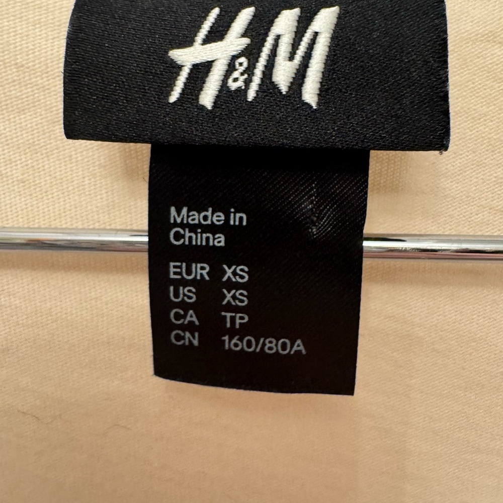 H&M Cream Ruffle Vest - Picture 3 of 3